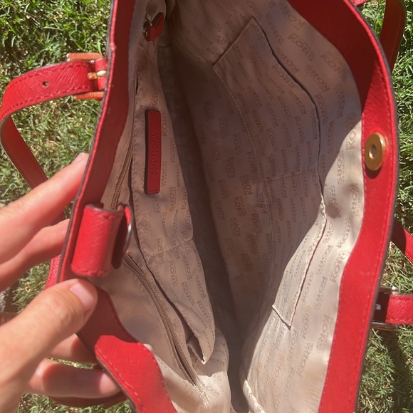 Michael Kors Jet Set Red bag - Picture 4 of 5